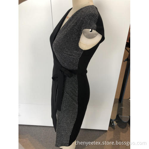 Gaun mid-length wanita dengan v-neck menyilang